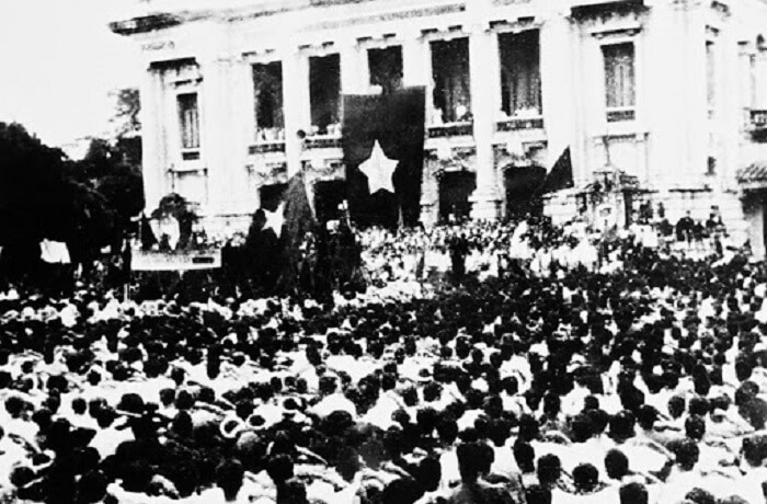 Cuộc biểu tình, mít tình tại Nhà hát lớn Hà Nội ngày 19/8/1945