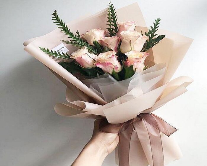 Những bó hoa hay món quà đều sẽ không quan trọng bằng tình cảm mà bạn dành cho người phụ nữ mình yêu thương