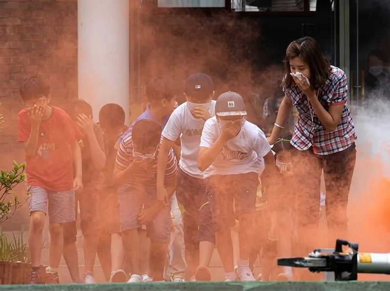 Mơ thoát khỏi đám cháy phản ánh cảm xúc khi tìm lối thoát.